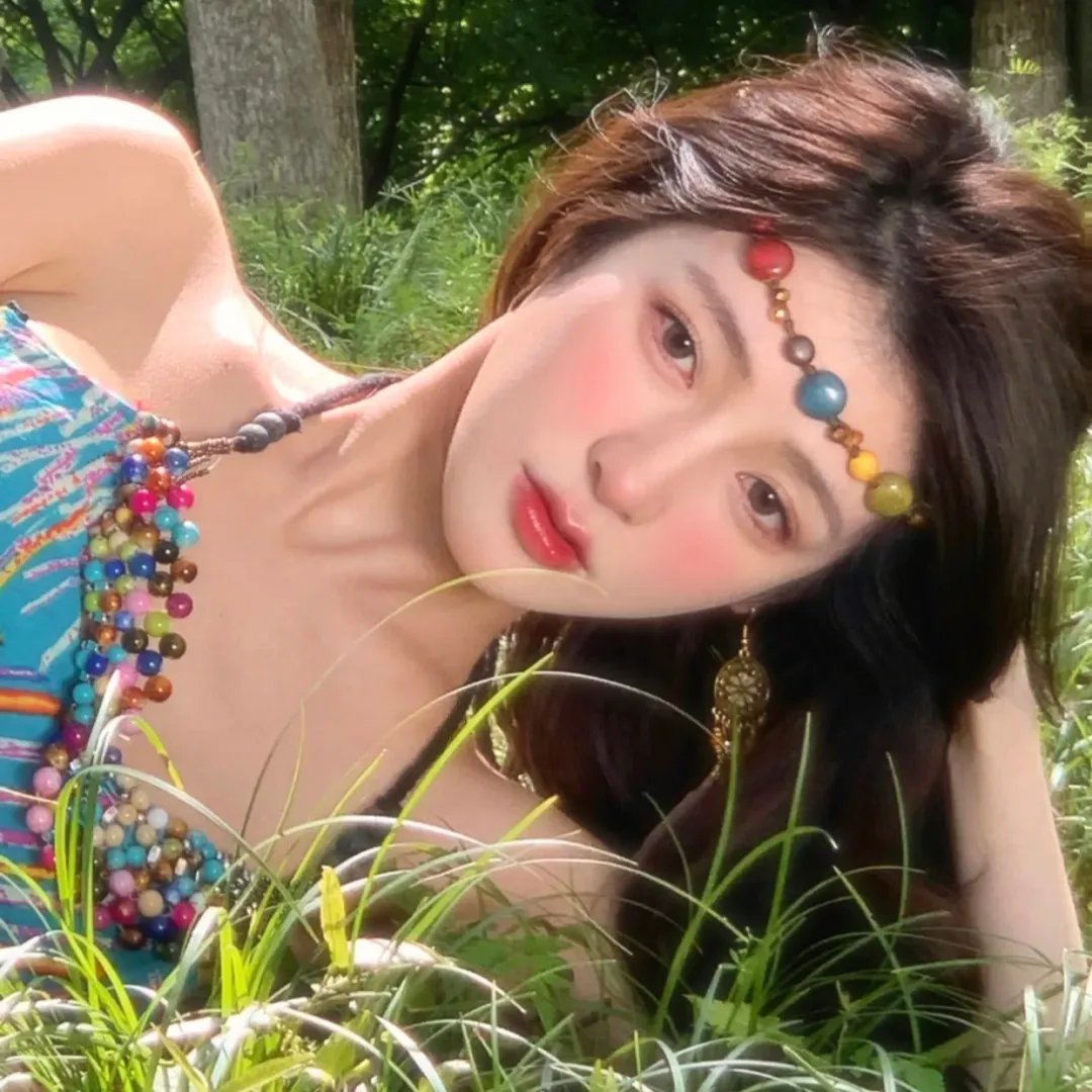 肥大的椅子封面